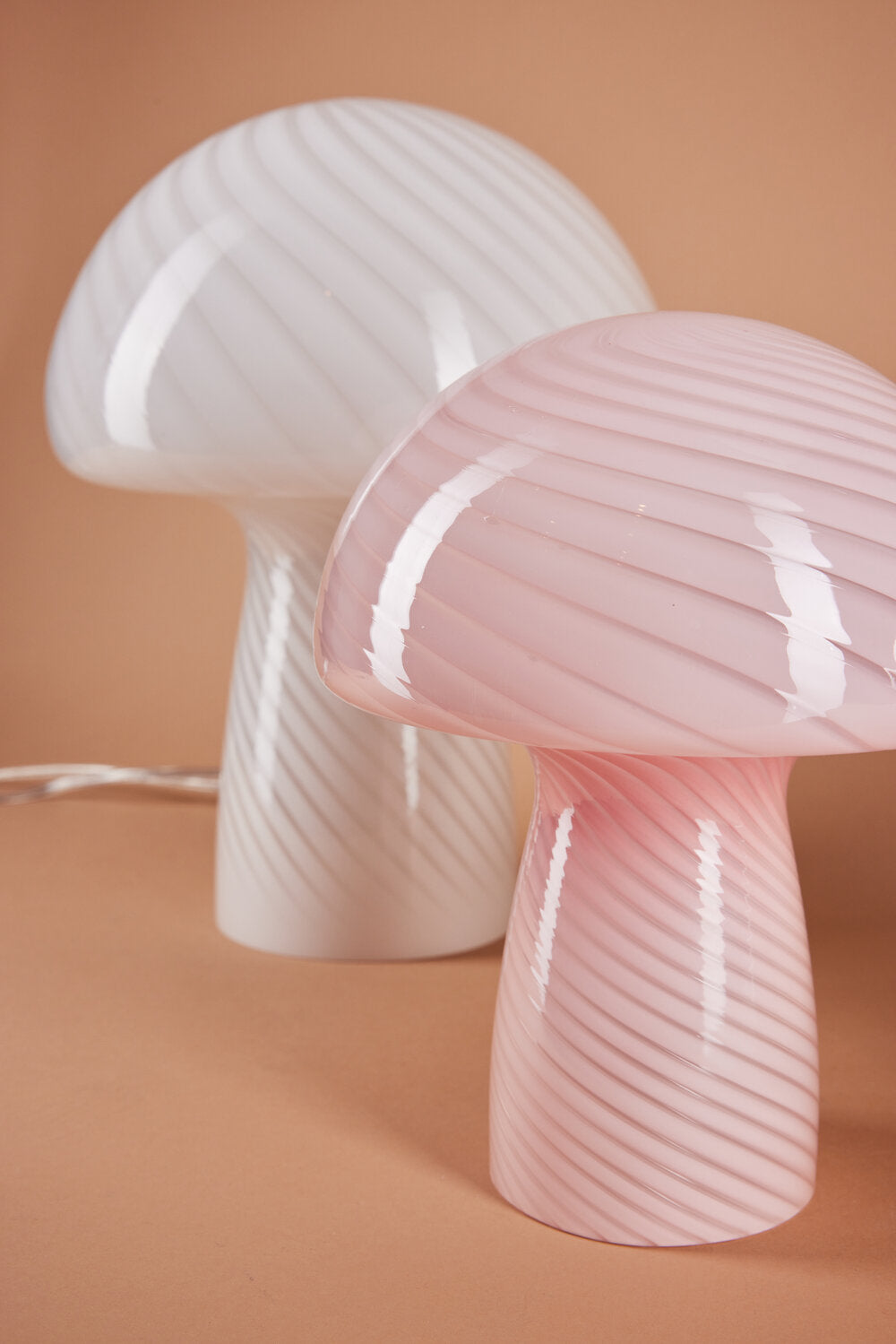 Mushroom bordlampe, hvid - H32 cm.